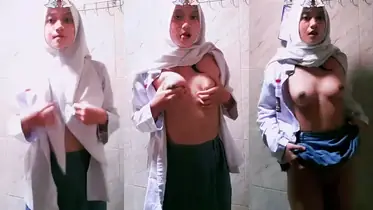 Bokep Jilbab SMP Pulang Sekolah Kirim Pap Guru poster
