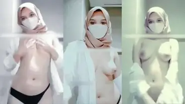 Camilla Jilbab Live Spill Payudara Mulus Montok Binal poster