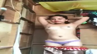 Cewek Centil Pamer Daleman Ungu Bikin Gregetan poster
