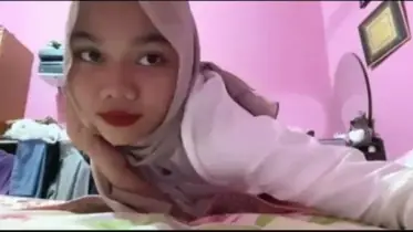 Gadis Jilbab Kirim Rekaman Pribadi Untuk Pacar poster